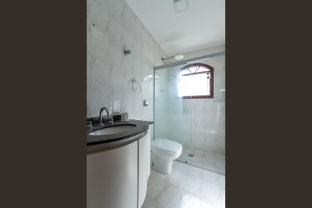 Casa à venda com 357m², 4 quartos e 6 vagasBanheiro da Suíte 2