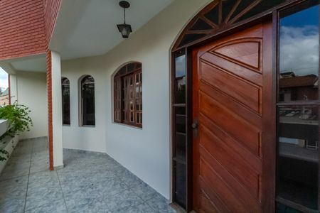 Casa à venda com 357m², 4 quartos e 6 vagasEntrada