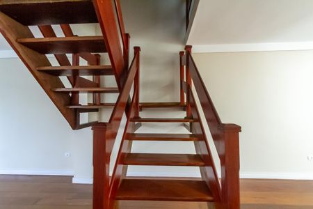 Casa à venda com 357m², 4 quartos e 6 vagasEscada