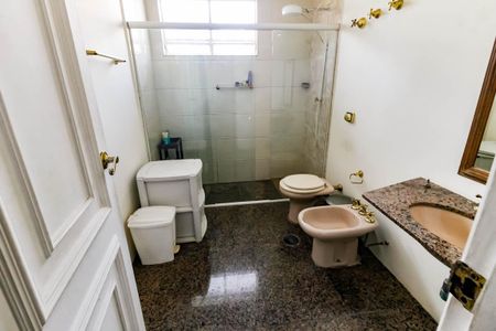 Casa para alugar com 800m², 5 quartos e 6 vagasBanheiro