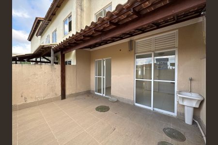 Casa de condomínio para alugar com 112m², 3 quartos e 1 vagaÁrea de Serviço e Área Externa