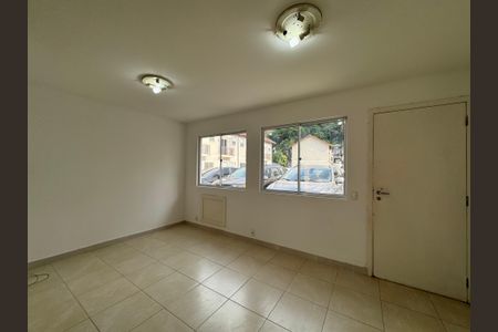 Casa de condomínio para alugar com 112m², 3 quartos e 1 vagaSala