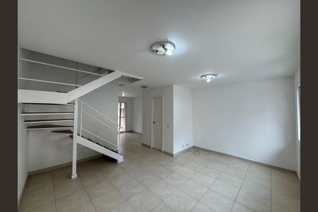 Casa de condomínio para alugar com 112m², 3 quartos e 1 vagaSala