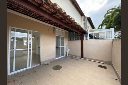 Casa de condomínio para alugar com 112m², 3 quartos e 1 vagaÁrea de Serviço e Área Externa