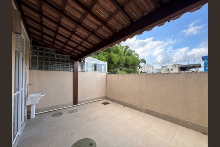 Casa de condomínio para alugar com 112m², 3 quartos e 1 vagaÁrea de Serviço e Área Externa