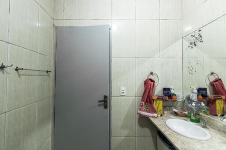 Casa à venda com 220m², 4 quartos e 2 vagasBanheiro