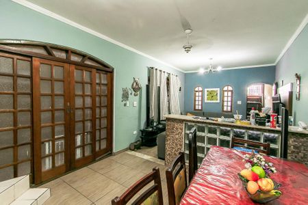 Casa à venda com 220m², 4 quartos e 2 vagasSala