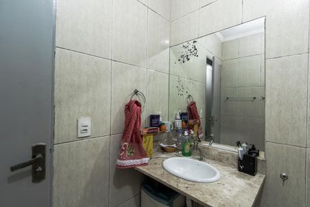 Casa à venda com 220m², 4 quartos e 2 vagasBanheiro