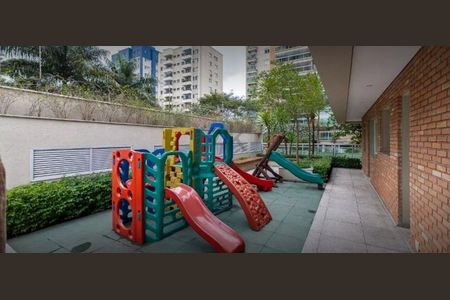 Apartamento à venda com 240m², 4 quartos e 4 vagas