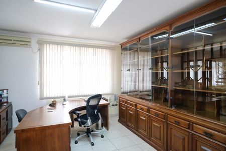 Casa à venda com 585m², 4 quartos e 10 vagasEscritório