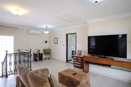 Casa à venda com 585m², 4 quartos e 10 vagasSala de TV