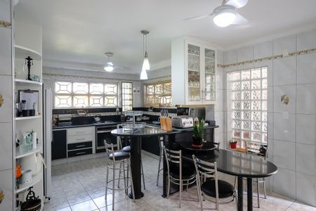 Casa à venda com 585m², 4 quartos e 10 vagasCozinha