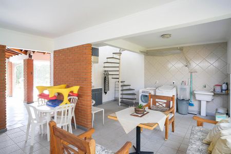 Casa à venda com 585m², 4 quartos e 10 vagasÁrea de serviço