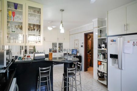 Casa à venda com 585m², 4 quartos e 10 vagasCozinha