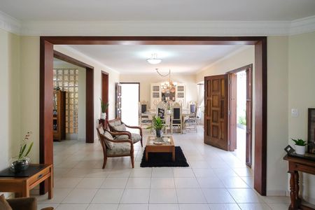 Casa à venda com 585m², 4 quartos e 10 vagasSala