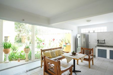 Casa à venda com 585m², 4 quartos e 10 vagasÁrea de serviço