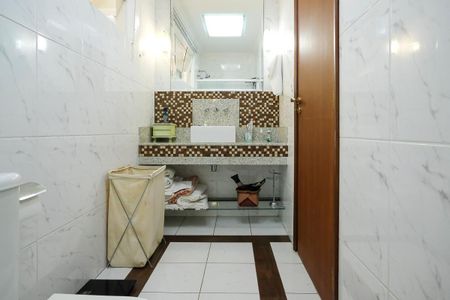 Casa à venda com 585m², 4 quartos e 10 vagasBanheiro da suíte 3