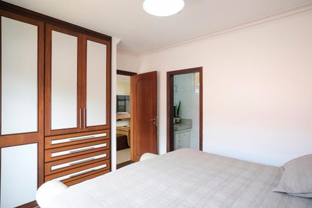 Casa à venda com 585m², 4 quartos e 10 vagasSuíte 2