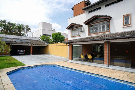 Casa à venda com 585m², 4 quartos e 10 vagasQuintal