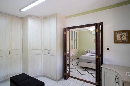 Casa à venda com 585m², 4 quartos e 10 vagasCloset da suíte 1