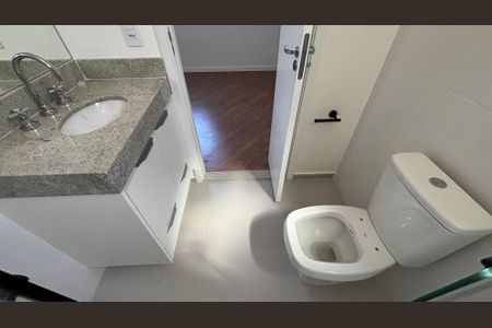 Apartamento à venda com 59m², 2 quartos e 2 vagas Apartamento à venda com 59m², 2 quartos e 2 vagasBanheiro da Suíte