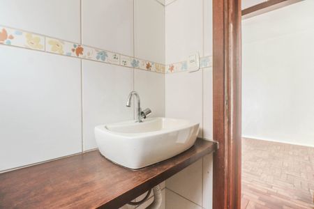 Apartamento à venda com 56m², 2 quartos e 1 vaga Apartamento à venda com 56m², 2 quartos e 1 vagaBanheiro