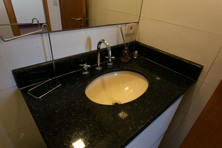 Apartamento à venda com 72m², 2 quartos e 1 vaga Apartamento à venda com 72m², 2 quartos e 1 vagaBanheiro Social