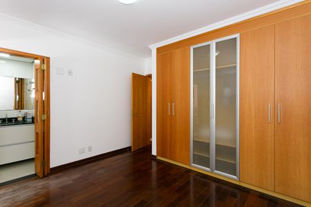 Apartamento à venda com 72m², 2 quartos e 1 vaga Apartamento à venda com 72m², 2 quartos e 1 vagaSuíte