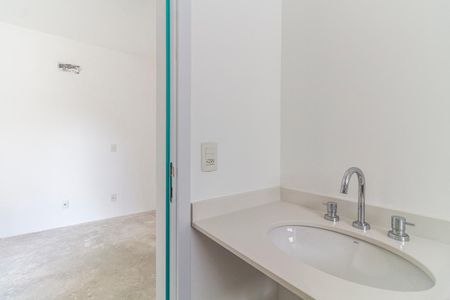 Apartamento à venda com 195m², 4 quartos e 3 vagasBanheiro da Suíte 2