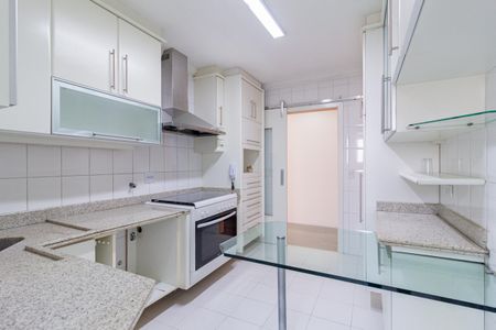 Apartamento à venda com 161m², 4 quartos e 4 vagas Apartamento à venda com 161m², 4 quartos e 4 vagasCozinha e área de serviço