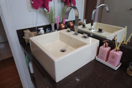 Apartamento à venda com 94m², 3 quartos e 2 vagasBanheiro Quarto 1 suíte