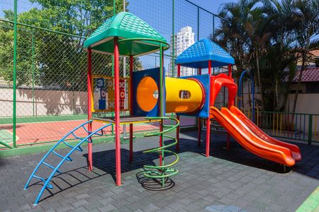 Apartamento para alugar com 50m², 2 quartos e 1 vaga Apartamento para alugar com 50m², 2 quartos e 1 vagaÁrea comum - Playground