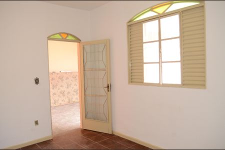 Casa para alugar com 150m², 3 quartos e 2 vagasSala