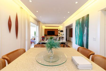 Apartamento à venda com 200m², 3 quartos e 3 vagasSala