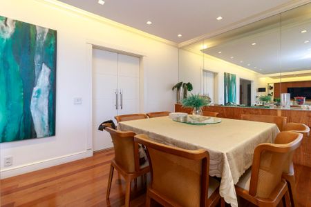 Apartamento à venda com 200m², 3 quartos e 3 vagasSala