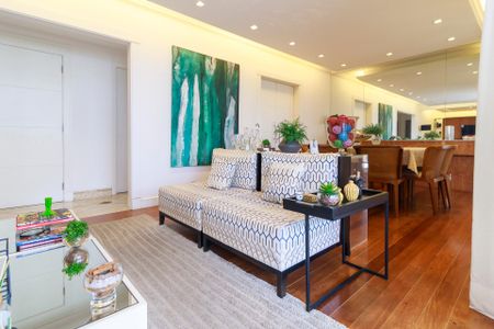 Apartamento à venda com 200m², 3 quartos e 3 vagasSala