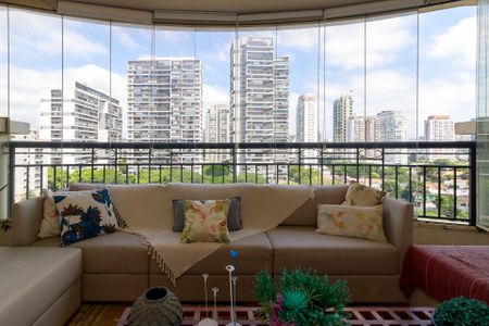 Apartamento à venda com 200m², 3 quartos e 3 vagasSala - Varanda