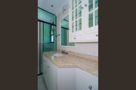 Apartamento à venda com 131m², 4 quartos e 3 vagasBanheiro da Suíte