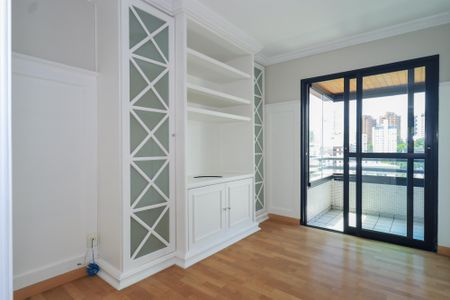 Apartamento à venda com 131m², 4 quartos e 3 vagasEscritório