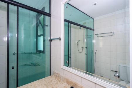 Apartamento à venda com 131m², 4 quartos e 3 vagasBanheiro da Suíte