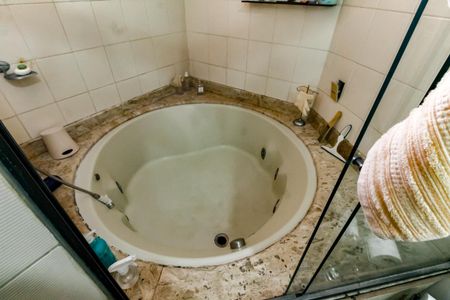 Apartamento à venda com 148m², 3 quartos e 3 vagasBanheiro da Suíte 1 - banheira