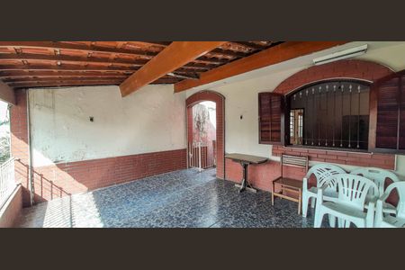 Casa à venda com 250m², 4 quartos e 2 vagasCasa 1 - Varanda