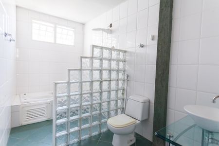 Casa à venda com 212m², 5 quartos e 2 vagasBanheiro da Suíte