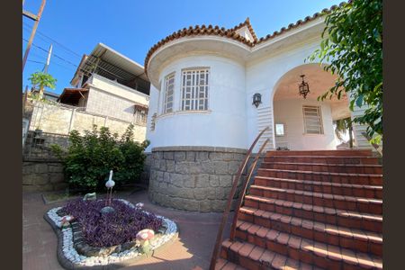 Casa para alugar com 1147m², 4 quartos e 7 vagasFachada