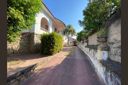 Casa para alugar com 1147m², 4 quartos e 7 vagasEntrada