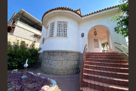 Casa para alugar com 1147m², 4 quartos e 7 vagasFachada