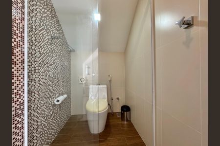 Casa de condomínio à venda com 300m², 6 quartos e 1 vagaBanheiro da Suíte 5