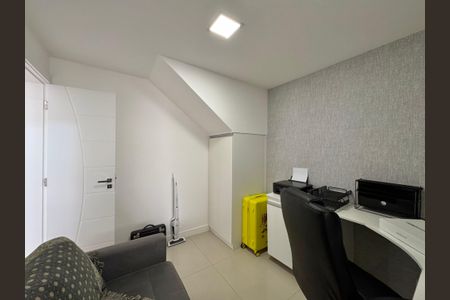 Casa de condomínio à venda com 300m², 6 quartos e 1 vagaQuarto / Escritório