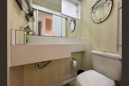 Casa de condomínio à venda com 300m², 6 quartos e 1 vagaLavabo