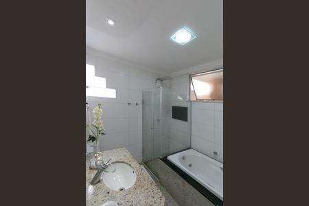 Apartamento à venda com 127m², 3 quartos e 2 vagas Apartamento à venda com 127m², 3 quartos e 2 vagasBanheiro Suite